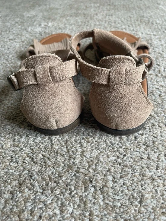 Minnetonka Women’s ' Tan Fringe Sandals Size 6 Leather Upper - Picture 7 of 8